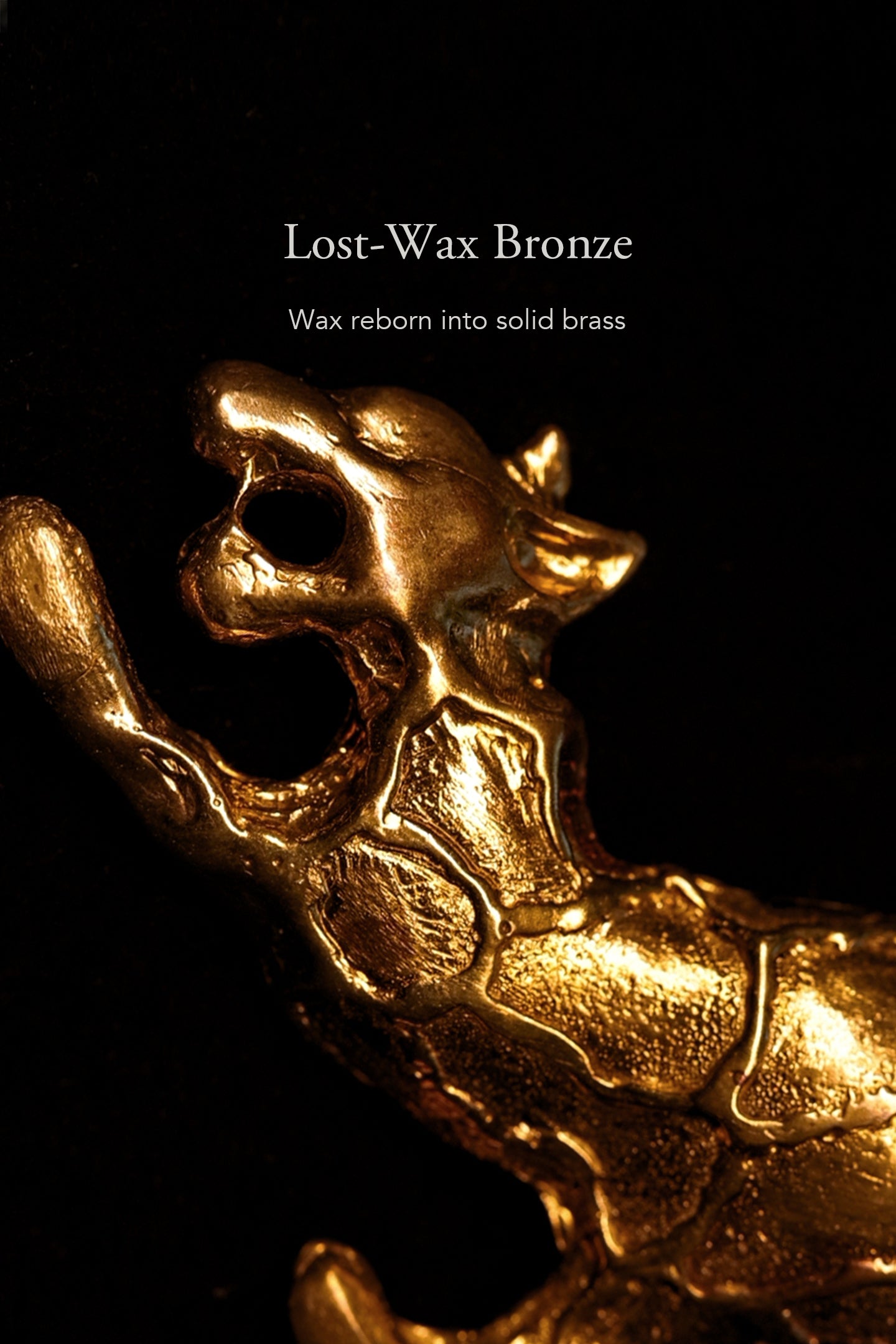 GOLDEN LEOPARD Natural Lacquer Brooch